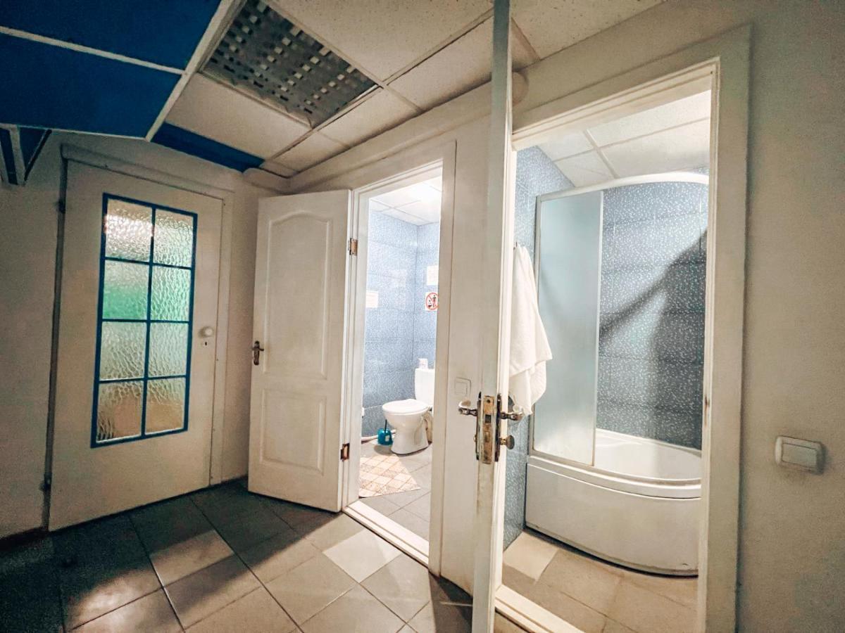 Guest House On Saksahanskoho Street キエフ エクステリア 写真